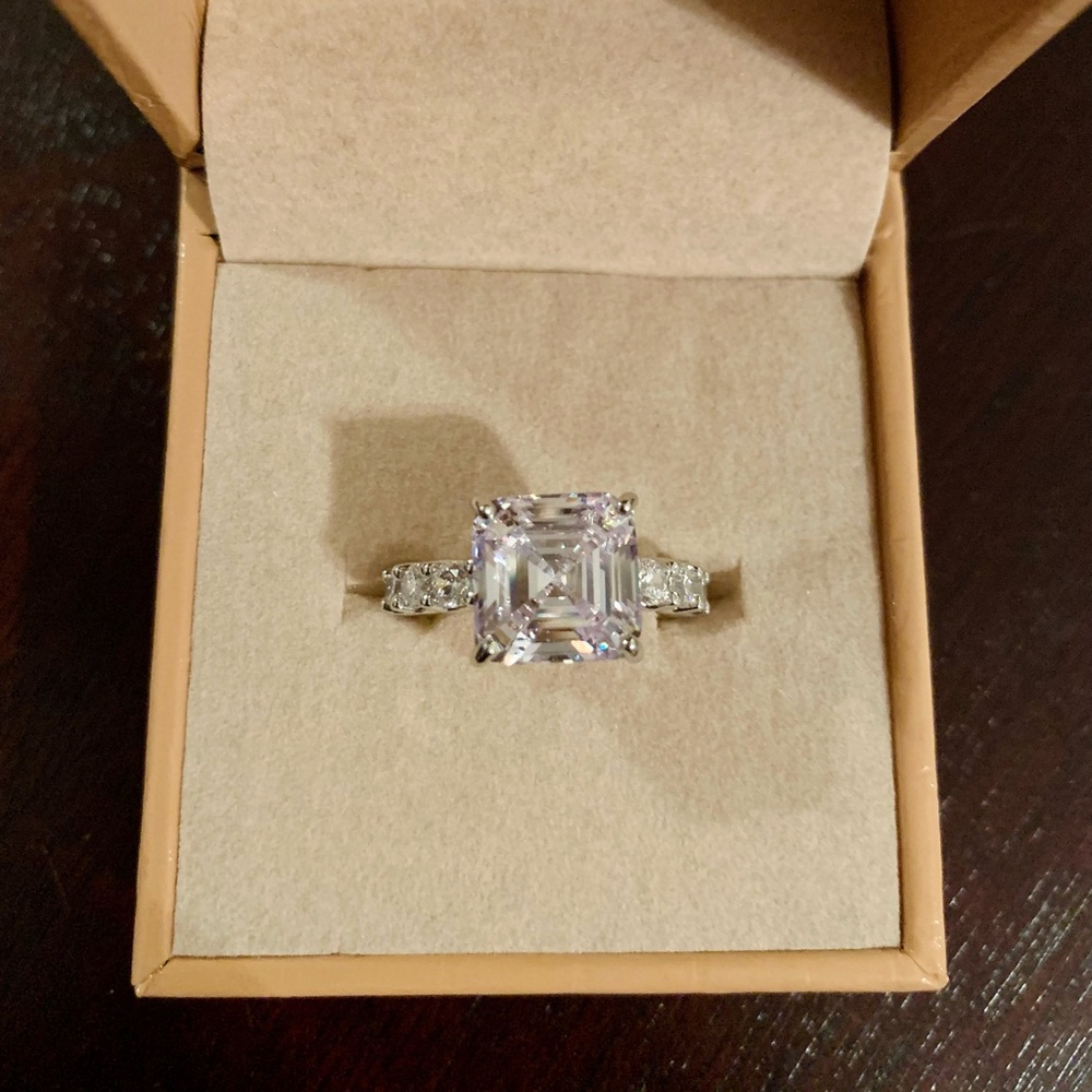 NIB Jaclyn Roxanne The Magnificent Ring
